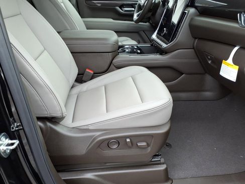 New 2026 GMC Yukon XL Elevation image 8