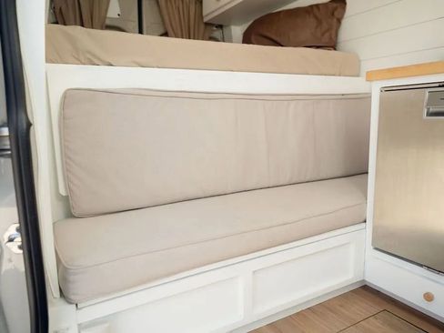 Used 2021 Mercedes-Benz Sprinter 2500 image 37