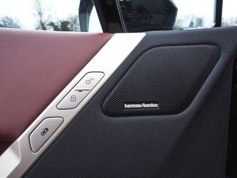 Used 2023 BMW iX xDrive50 w/ Premium Package image 10