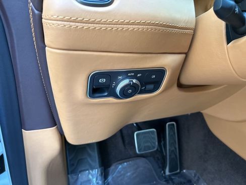 Used 2021 Aston Martin DBX AWD/4WD image 49