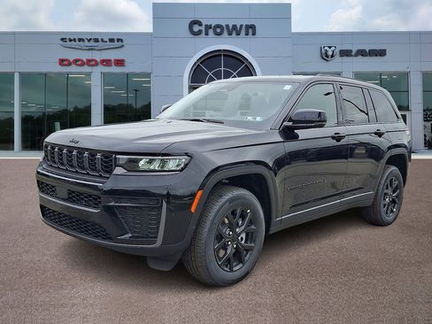 New 2026 Jeep Grand Cherokee Altitude AWD/4WD image 2