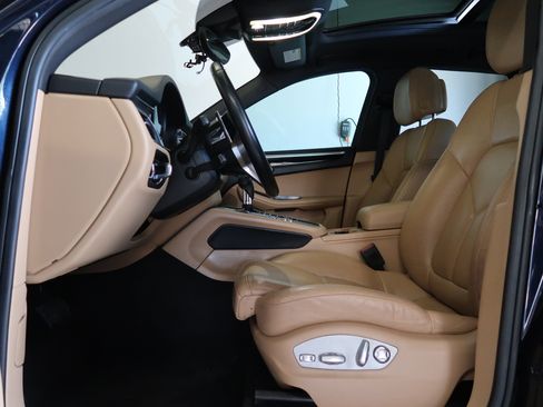 Used 2018 Porsche Macan AWD/4WD image 29