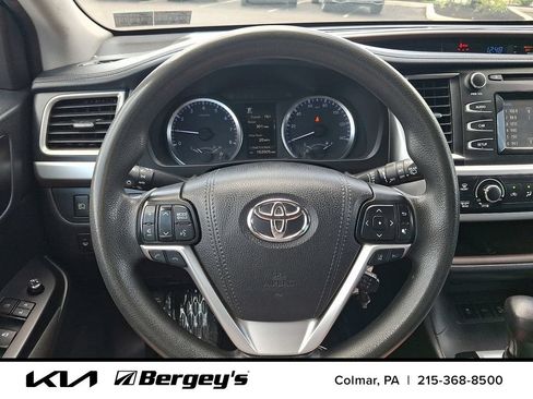 Used 2019 Toyota Highlander LE AWD/4WD image 20