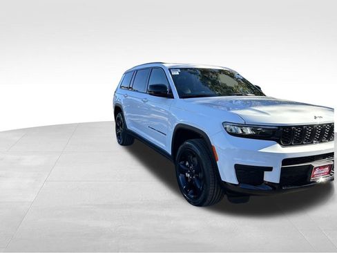 New 2025 Jeep Grand Cherokee L Altitude image 8