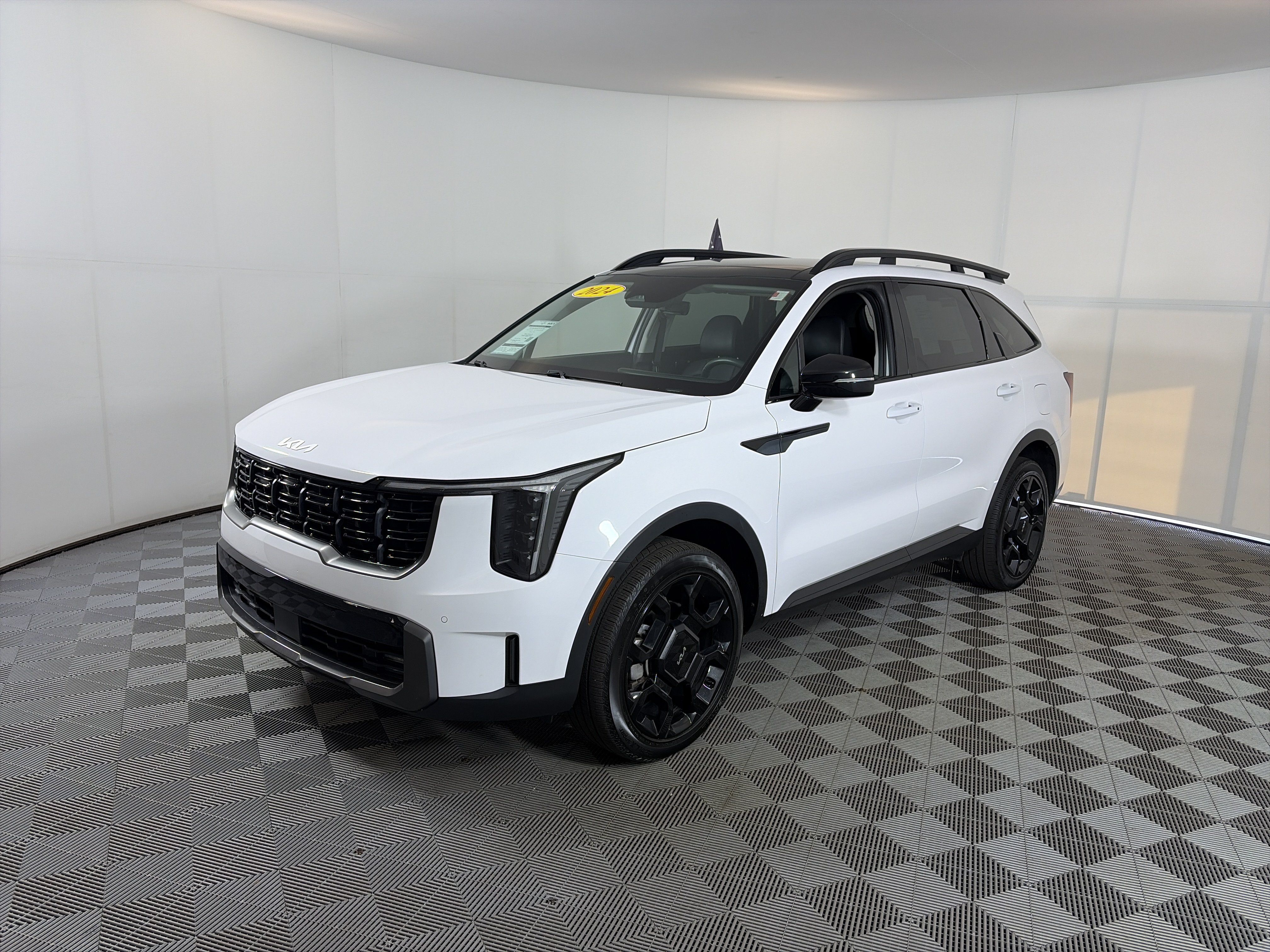 Certified 2024 Kia Sorento X-Line EX AWD/4WD image 2