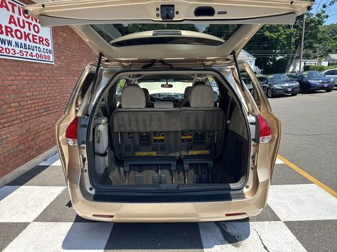 Used 2013 Toyota Sienna LE FWD image 37