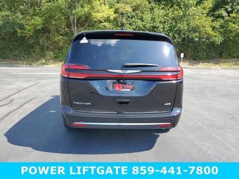 New 2026 Chrysler Pacifica Select image 5