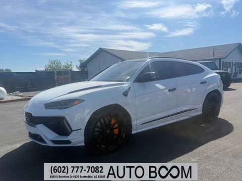 Used 2023 Lamborghini Urus S image 1