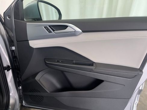 New 2025 Volkswagen Taos SE image 11