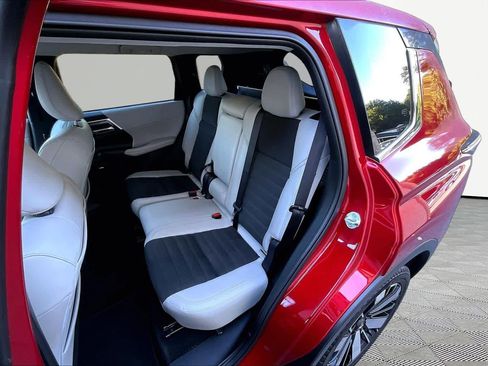 Used 2025 Mitsubishi Outlander SE FWD image 21