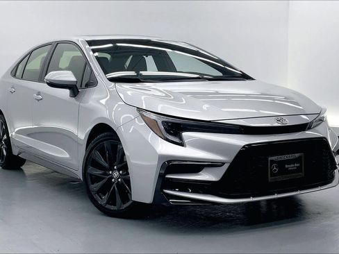 Used 2024 Toyota Corolla XSE image 6