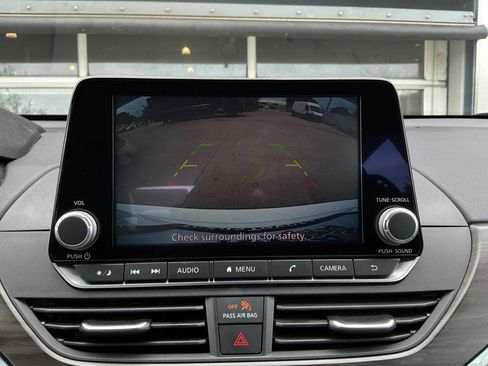 Used 2025 Nissan Altima 2.5 SV FWD image 30