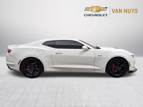 Used 2020 Chevrolet Camaro LT RWD image 4