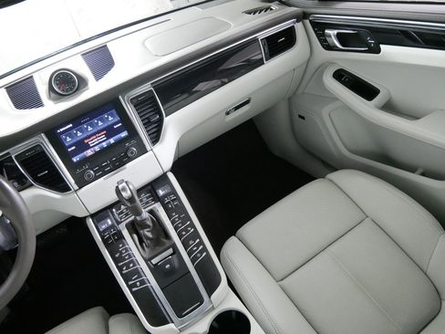 Used 2017 Porsche Macan S image 11
