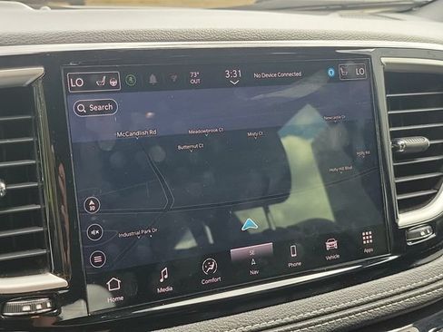 Used 2024 Chrysler Pacifica Limited FWD image 18