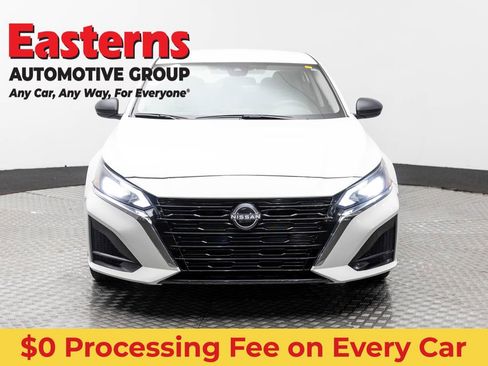Used 2025 Nissan Altima 2.5 SV FWD image 2