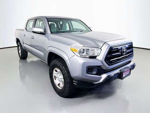 Used 2017 Toyota Tacoma SR AWD/4WD image 2