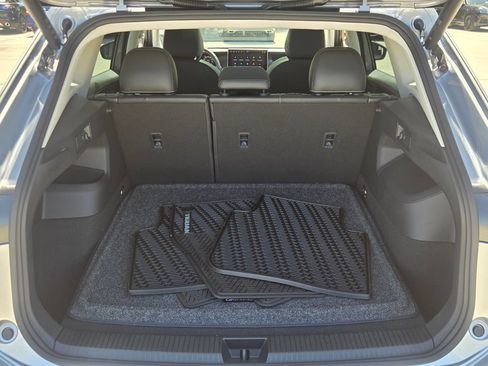 Certified 2025 Volkswagen Tiguan SE AWD/4WD image 16