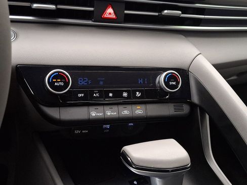 Certified 2025 Hyundai Elantra Sport image 16