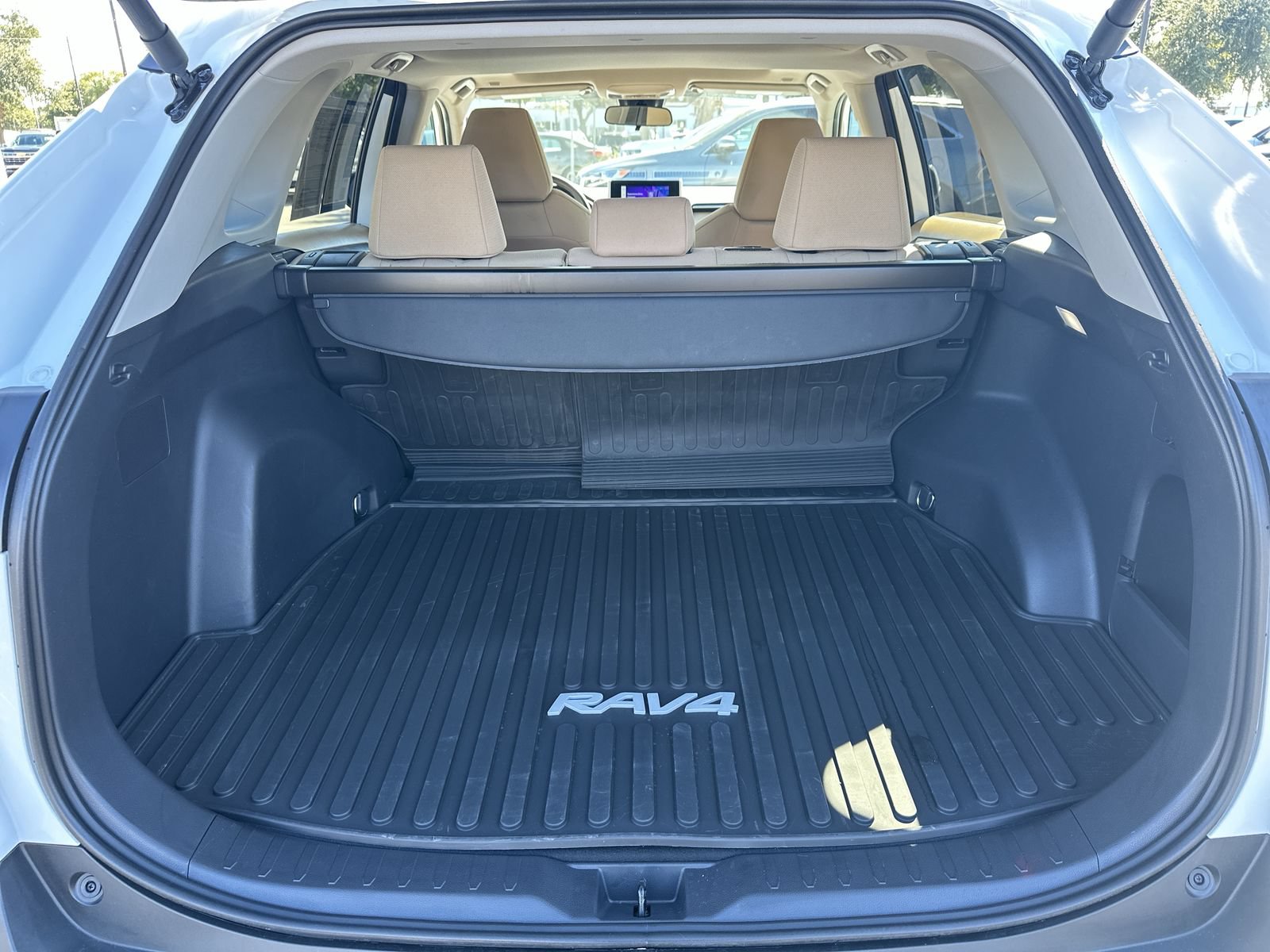 Used 2025 Toyota RAV4 XLE w/ Convenience Package FWD image 32
