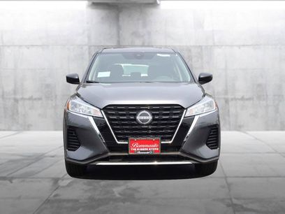 New 2025 Nissan Kicks Play S