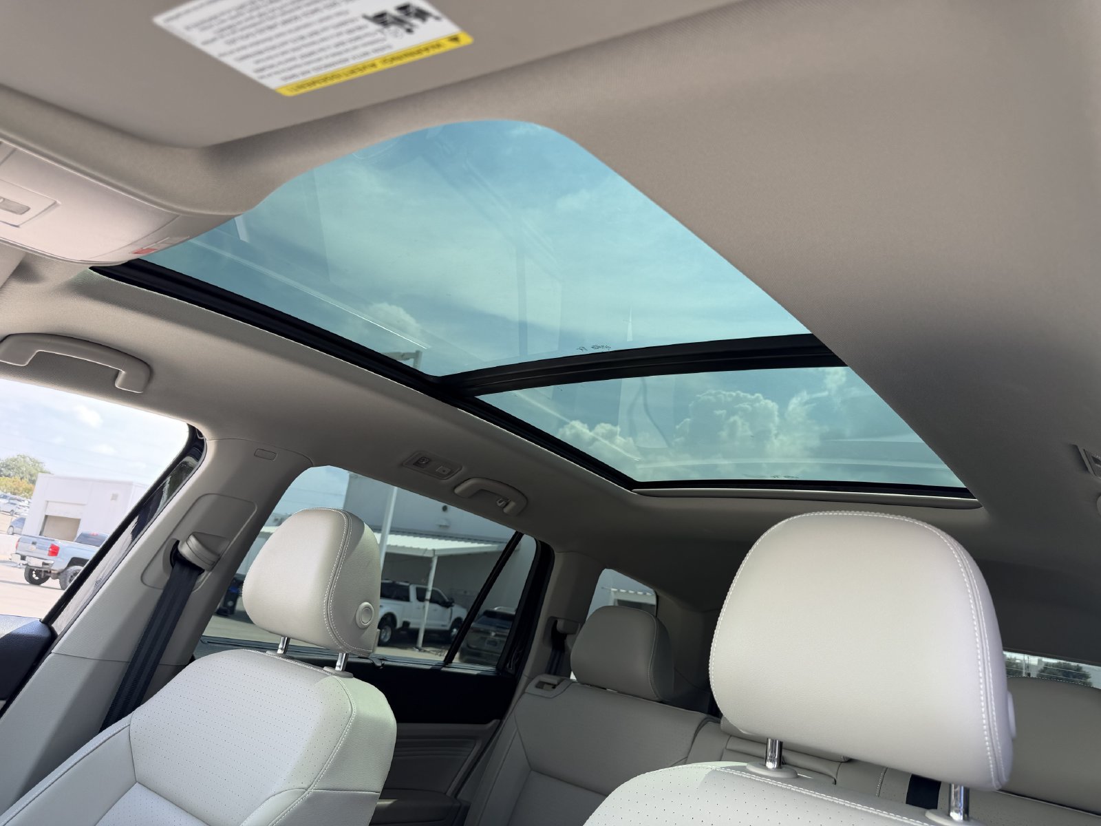 Used 2023 Volkswagen Atlas SE w/ Panoramic Sunroof Package FWD image 24