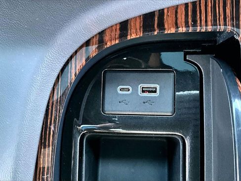 Certified 2022 Cadillac Escalade Premium Luxury w/ Performance Package image 25