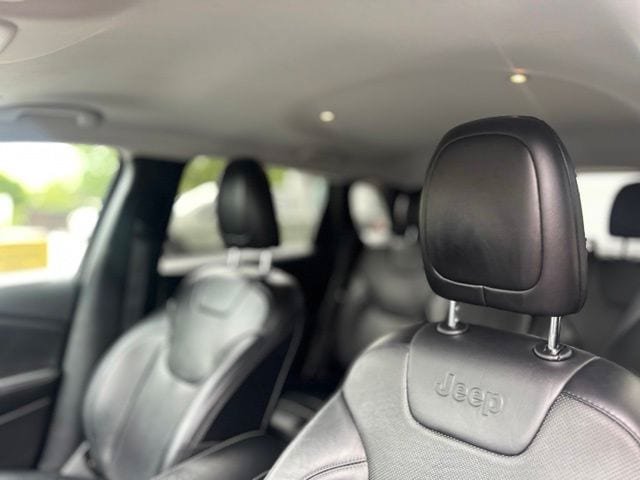 Used 2019 Jeep Cherokee Limited AWD/4WD image 11