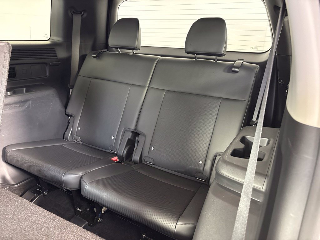 Used 2025 Hyundai Santa Fe SEL FWD image 18