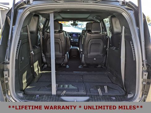 Used 2020 Chrysler Pacifica Limited image 14