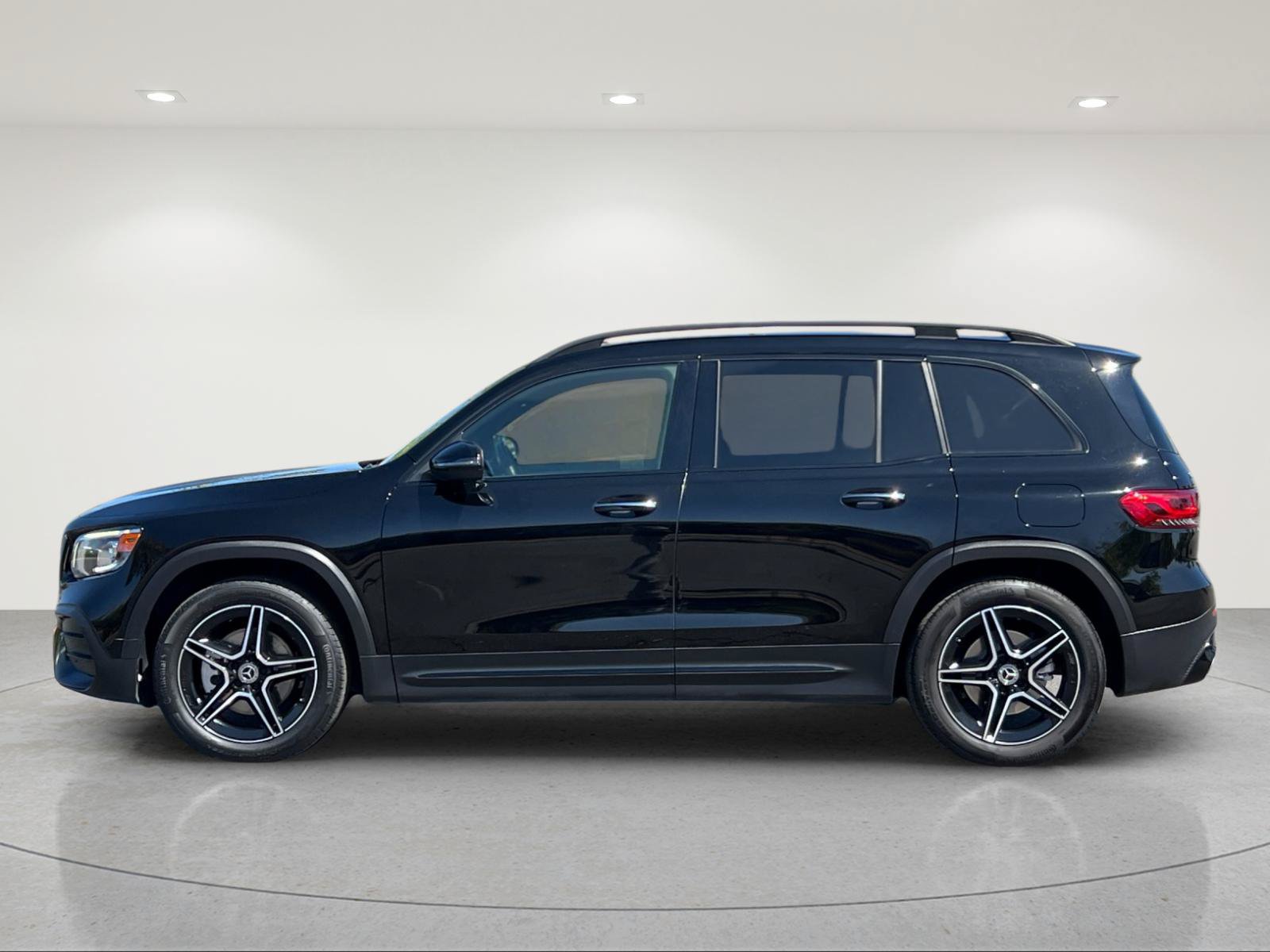 Used 2022 Mercedes-Benz GLB 250 image 2