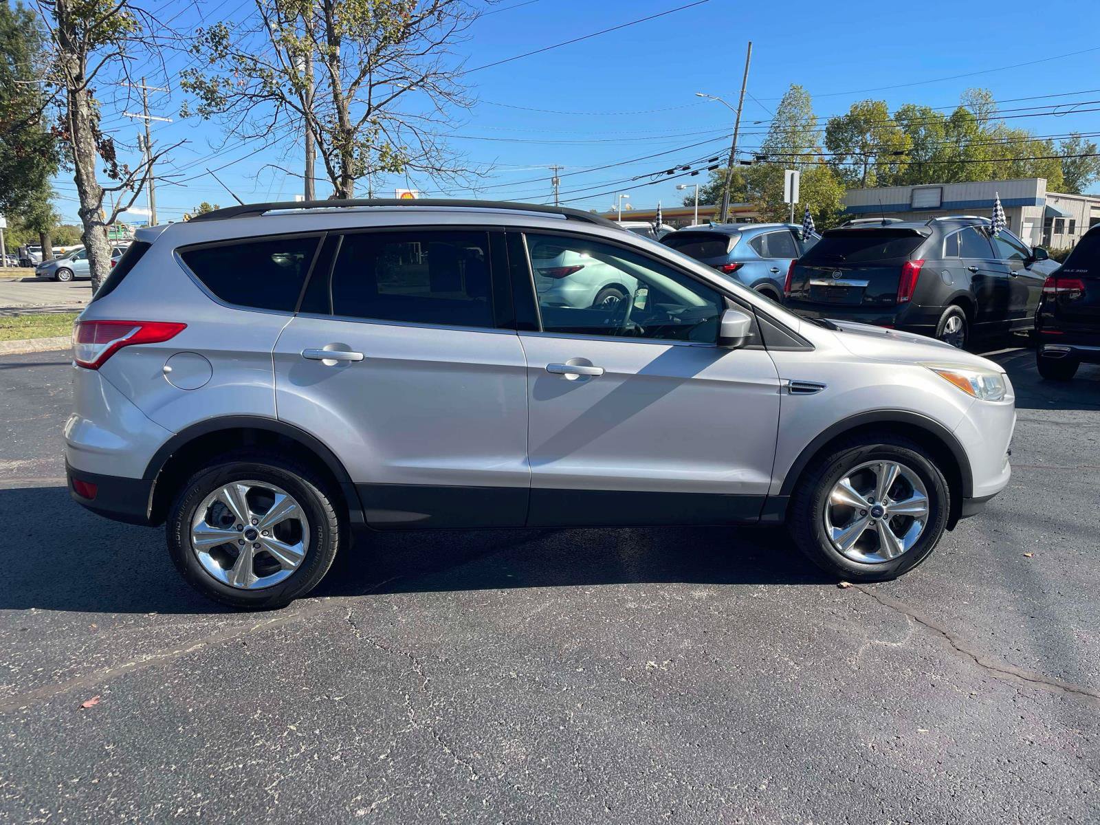 Used 2016 Ford Escape SE w/ Equipment Group 201A AWD/4WD image 9