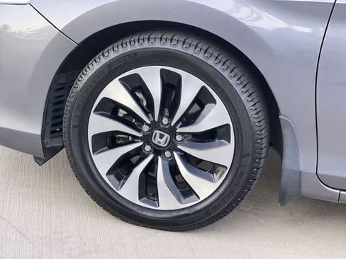 Used 2015 Honda Accord Touring image 9