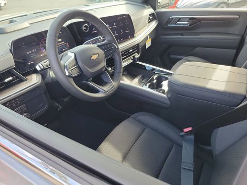 New 2026 Chevrolet Suburban LS image 3