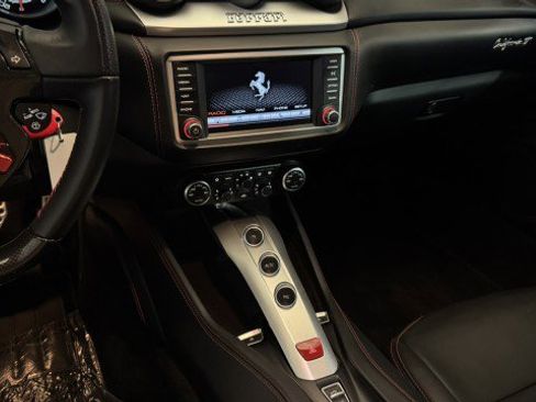 Used 2017 Ferrari California T image 4