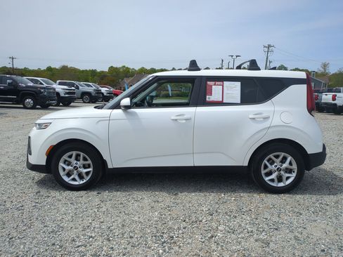 Used 2022 Kia Soul LX w/ Technology Package image 6