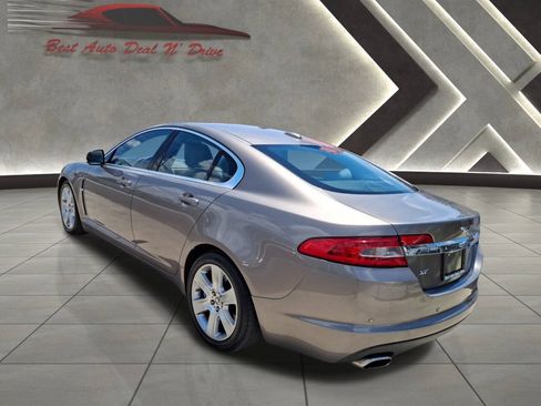 Used 2010 Jaguar XF Luxury RWD image 4