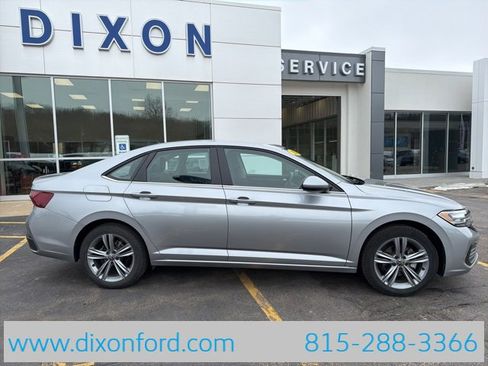 Used 2024 Volkswagen Jetta SE image 8