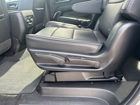 Used 2025 GMC Yukon XL Denali AWD/4WD image 26