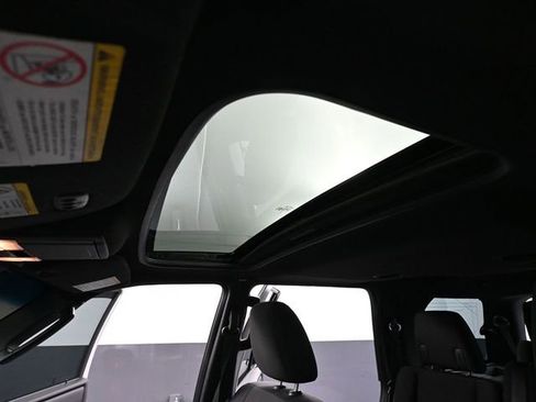 Used 2017 Ford Expedition XLT image 23