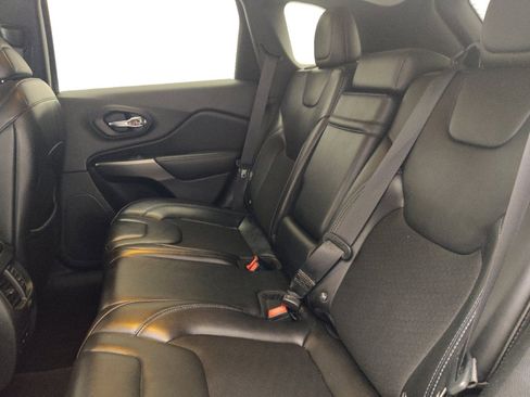 Used 2019 Jeep Cherokee Latitude Plus FWD image 18