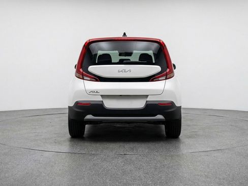 Used 2025 Kia Soul LX w/ LX Technology Package FWD image 7
