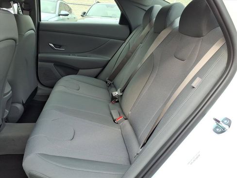 New 2025 Hyundai Elantra SE image 6