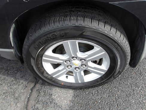 Used 2011 Chevrolet Traverse LT w/ Personal Connectivity Package image 28