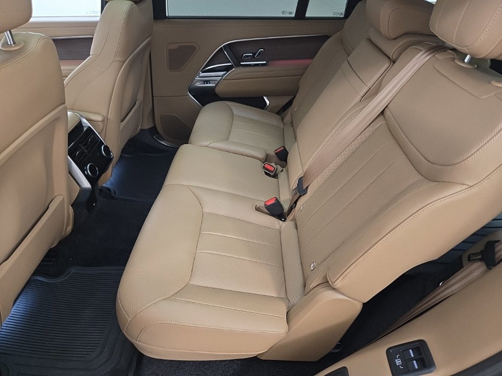 Used 2026 Land Rover Range Rover Long Wheelbase SE AWD/4WD image 23