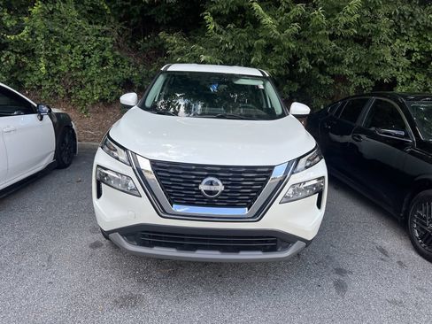Certified 2023 Nissan Rogue SV FWD image 3