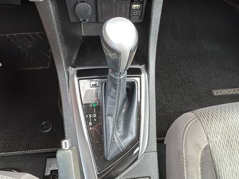 Used 2019 Toyota Corolla LE image 25