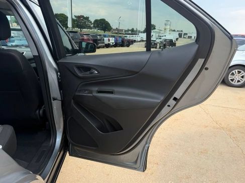 Used 2024 Chevrolet Equinox LT FWD image 32