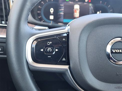 Used 2023 Volvo XC60 B5 Ultimate w/ Climate Package image 16