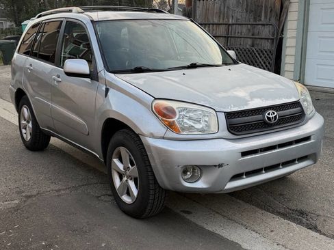 Used 2005 Toyota RAV4 4WD image 3